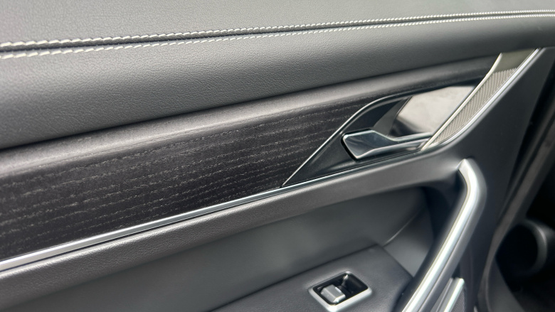 Jaguar F-Pace 2.0 D200 R-Dynamic SE 5dr Auto AWD Diesel Estate